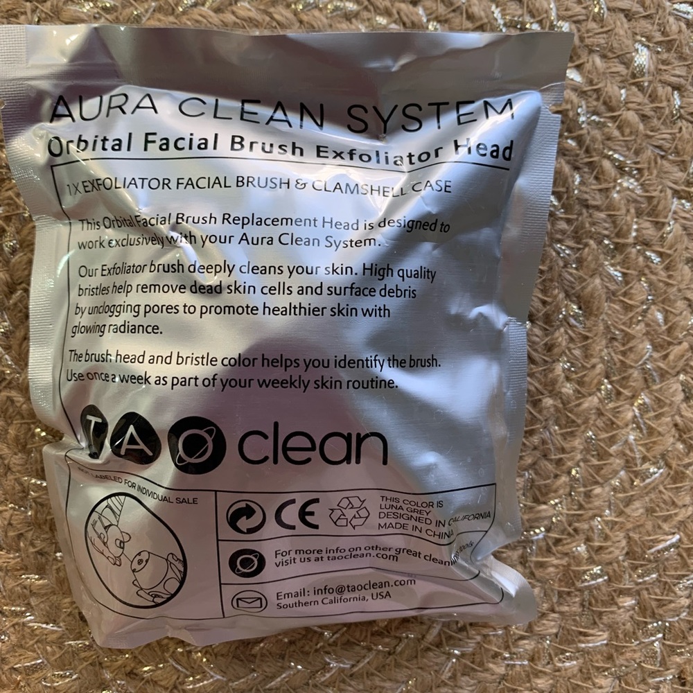 Tao Clean Orbital Facial Brush Exfoliator Head and Clamshell case